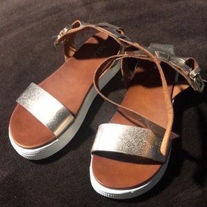 Mia Size 6 Rose Gold Sandals